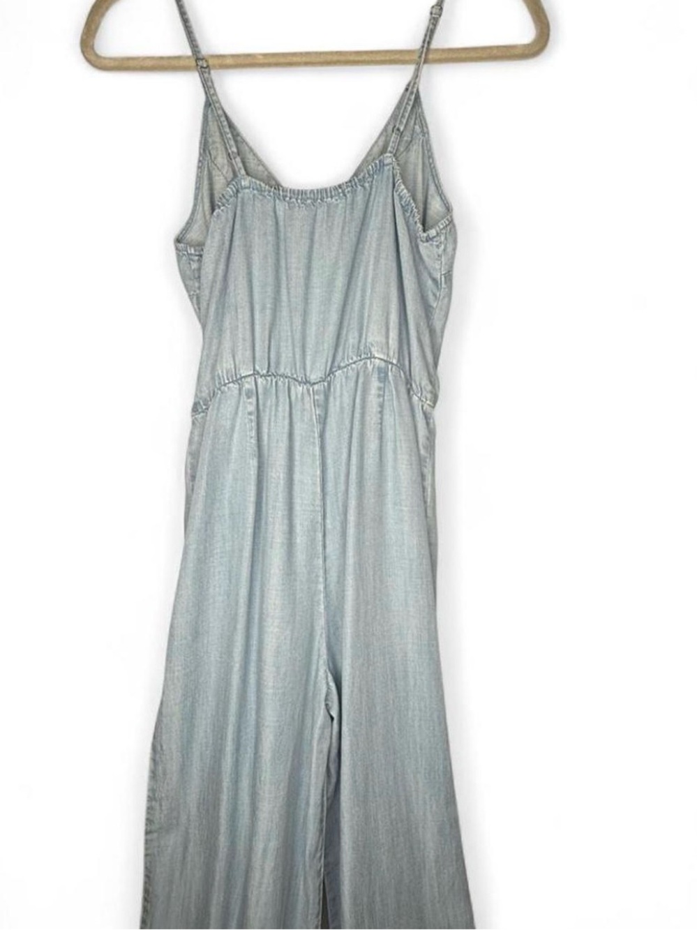 Vince Camuto Light Wash Denim Jumpsuit.Size XS. Roomy and very comfy, super soft - Picture 5 of 6